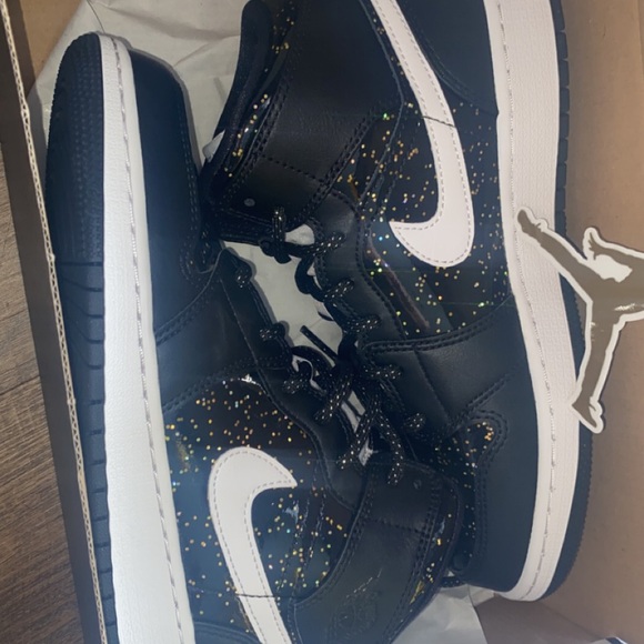 Jordan/Nike Size 7.5 women’s or girls 6 shoes - Picture 1 of 3